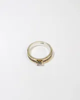 Anillo de plata 925 con dublé de oro y zirconias blancas.