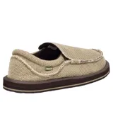 Zapatos tipo slip-on Sanuk modelo Chiba, color beige, confeccionados en lona con detalles deshilachados y costuras visibles en la puntera. Presentan suela de goma oscura y diseño de estilo relajado.