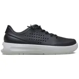 Championes deportivos Crocs InMotion Pacer, color negro con suela blanca. Diseño con cordones elásticos y perforaciones en los laterales y la puntera para mayor transpirabilidad.