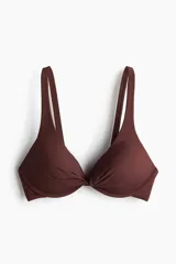 Top de bikini push-up color marrón, con diseño cruzado en el centro del busto y tirantes dobles ajustables.