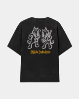 Remera marrón oversize de manga corta con estampado gráfico en la espalda de dos gatos de estilo retro con cuchillos y texto "Kahoa Industries".