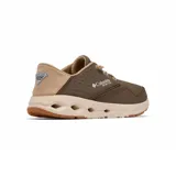Championes Columbia modelo Bahama X Relaxed, color marrón con detalles en beige. Presentan un diseño híbrido de cuero y lona, con talón plegable, cordones elásticos y suela con orificios de drenaje para actividades acuáticas.