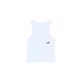 Musculosa blanca de Eme Studios con diseño acanalado, cuello redondo y sisa amplia. Presenta un pequeño logo negro estampado en el pecho.