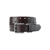 Cinturón de cuero negro con doble hilera de perforaciones a lo largo de toda la correa. Cuenta con hebilla metálica de doble perno y presilla con logo de la marca grabado.