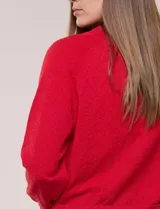 Buzo cropped de tejido texturizado color rojo, con cuello redondo, mangas largas ranglan y terminaciones acanaladas en puños y cintura.