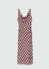 Vestido largo de tejido fluido con estampado de cuadros, diseño recto y cuello drapeado con tirantes anchos.