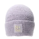 Gorro tipo beanie de punto acanalado en color lila con destellos multicolor. Presenta un parche rectangular de silicona transparente en el frente con el logo N+ Club en relieve.