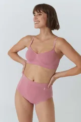 Soutien bralette color rosa viejo de microfibra sin costuras, con breteles regulables y espalda entera.