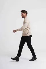 Pantalón de jean negro de corte recto.