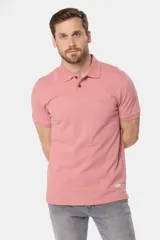 Remera polo de piqué, color azul, de manga corta con cuello en Rib y botones personalizados.