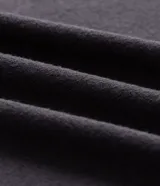 Pijama largo masculino Viko de punto texturizado, compuesto por una remera de manga larga con cuello redondo y un pantalón largo con cintura elástica. Confeccionado en mezcla de poliéster, viscosa y elastano.