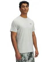 Remera deportiva Under Armour Vanish Elite Vent de manga corta, color gris claro con logo en el pecho.