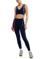 Legging deportivo de tiro alto con cintura contorneada, diseñado para entrenamientos de impacto medio. Confeccionado en tejido transpirable y elástico que absorbe el sudor.