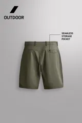 Bermuda de Zara Athleticz color verde militar, confeccionada en tejido técnico compacto y elástico, con bolsillos curvados y cierre frontal con cremallera y botón a presión oculto.