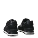 Championes urbanos New Balance modelo 574, color negro con textura de piel de serpiente en paneles laterales y puntera. Presenta el logo N característico en los laterales, entresuela blanca con motas negras y suela de goma.