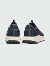 Zapatillas deportivas Boss modelo TTNM EVO_SLON, color marrón con detalles en cuero y suela blanca. Diseño combinado de tejido de punto y cuero, con cordones al tono.