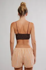 Bralette largo marrón de tela plumetí con botonadura frontal, escote en V con detalles de encaje y tiras finas regulables.