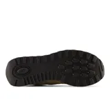 Championes urbanos New Balance modelo 574, color beige con detalles en azul y marrón, confeccionados en gamuza y malla, con logo "N" característico en los laterales y entresuela ENCAP.