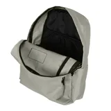 Mochila negra de estilo clásico con compartimento principal amplio, bolsillo frontal con cierre y bolsillos laterales. Incluye división interna para notebook.