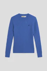 Sweater de punto con diseño de ochos, color celeste, cuello redondo y manga larga.