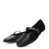 Zapato tipo bailarina color dorado con textura de piel de serpiente, tira sobre el empeine con hebilla dorada y suela plana.