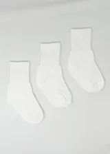 Pack de tres pares de medias deportivas blancas con felpa y media caña.