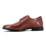 Zapato de vestir Starsax para hombre, modelo acordonado en color marrón con suela negra y costuras reforzadas.