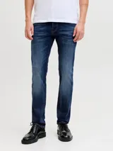 Jeans de corte slim fit en denim azul con efecto lavado, confeccionados en tejido elástico con mezcla de algodón y lyocell.