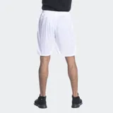 Short deportivo Umbro de corte clásico, confeccionado en tejido técnico de poliéster. Presenta cintura elástica con cordón de ajuste interno y el logo de la marca bordado en el bajo de la pierna izquierda.