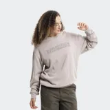 Buzo de cuello redondo color gris, con diseño de logo bordado en el pecho y mangas largas con puños elásticos.