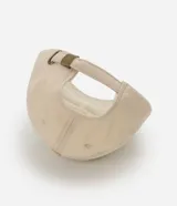 Gorra de sarga color beige con bordado negro de Demogorgon, personaje de la serie Stranger Things.