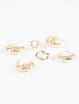 Set de aros dorados con diferentes diseños labrados. Incluye aros tipo argolla y aros con forma irregular.