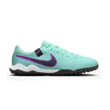 Championes de fútbol Nike Tiempo Legend 10 Academy para césped sintético, color verde menta con detalles en violeta y negro. Presenta el logo de la marca en el lateral y suela con tapones de goma para mayor tracción.