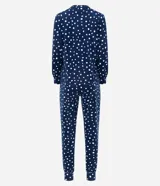 Pijama largo de plush color azul marino con estampado de lunares blancos, compuesto por una blusa de manga larga con cuello redondo y un pantalón con cintura elástica.