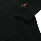 Canguro negro con capucha y cordones rosas, bolsillo tipo canguro y puños acanalados. Logo del Inter de Miami en el pecho y logo de la MLS en la manga.