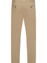 Pantalón chino de corte slim y pierna recta, color beige, confeccionado en sarga de algodón elástico.