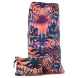 Mochila estampada con diseño abstracto en tonos naranja, azul y violeta. Incluye un pequeño estuche con cierre y gancho.