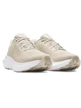 Championes de running Under Armour Charged Rogue 5, color beige con entresuela blanca. Presentan parte superior de malla técnica transpirable, plantilla Deluxe Comfort System y entresuela Charged Cushioning para mayor amortiguación y respuesta.