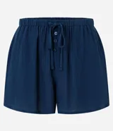 Short azul marino de viscosa, con cintura elástica fruncida, lazo de ajuste y detalle de botones frontales.
