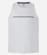 Musculosa deportiva de corte regular, color blanco, con cuello redondo y una tira reflectante horizontal centrada en el pecho.