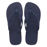 Ojotas Havaianas modelo Top, color gris oscuro con tiras plateadas metálicas con relieve.