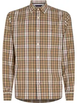 Camisa de hombre Tommy Hilfiger de algodón orgánico, con diseño de cuadros en tonos beige, blanco, amarillo y rojo. Tiene cuello abotonado, mangas largas y logo bordado en el pecho.