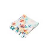 Pashmina de viscosa liviana con estampado floral multicolor y terminaciones con flecos.