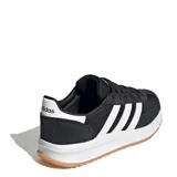 Championes Adidas Run 72S 2.0 de estilo urbano, color negro con las icónicas tres tiras laterales en blanco. Presentan una mediasuela Cloudfoam blanca para mayor amortiguación y una suela de goma color caramelo.