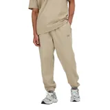 Pantalón de jogging color beige, de corte clásico y cómodo, con cintura elástica y cordón regulable, bolsillos laterales y posterior, y bajo inferior elástico.