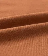 Vestido largo sin mangas, con bloques de color marrón, blanco y azul marino.