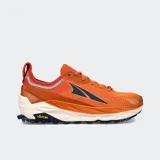 Championes de trail running Altra Olympus 5, color naranja con detalles en azul y blanco.