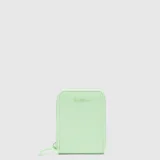 Tarjetero compacto de la marca Bubba, confeccionado en material texturizado color fucsia. Cuenta con cierre perimetral y diseño interno tipo abanico con múltiples compartimentos para tarjetas.