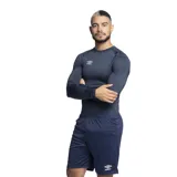 Remera térmica gris de manga larga, marca Umbro.