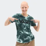 Remera verde con efecto tie-dye y logo de Vans estampado en el pecho.
